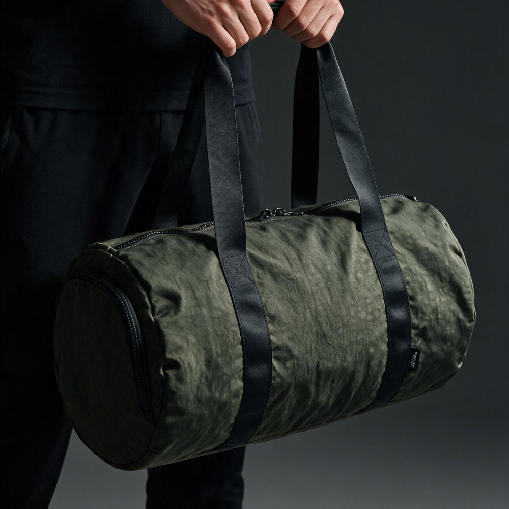 Barcelona Gym Bag 30L rNylon carried by hand